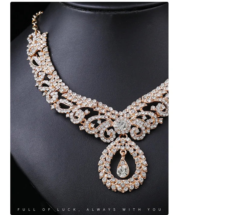 Vintage necklace set by 𝕄𝕔 𝕋𝕙𝕖 𝔹𝕝𝕒𝕔𝕜 𝔻𝕚𝕒𝕞𝕠𝕟𝕕�