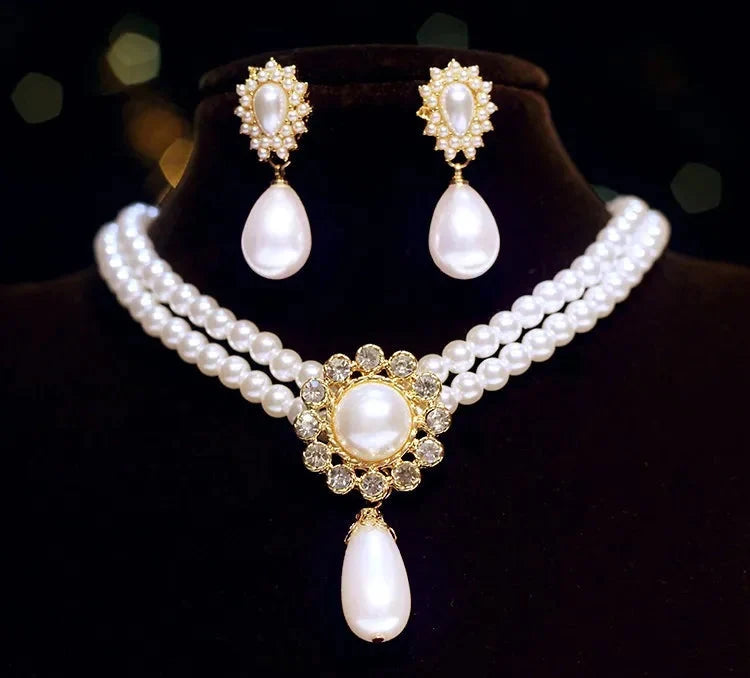 Elegant vintage pearl pendant necklace and matching chain earrings by 𝕄𝕔 𝕋𝕙𝕖 𝔹𝕝𝕒𝕔𝕜 𝔻𝕚𝕒𝕞𝕠�