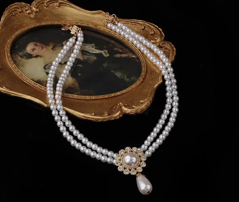 Elegant vintage pearl pendant necklace and matching earrings by 𝕄𝕔 𝕋𝕙𝕖 𝔹𝕝𝕒𝕔𝕜 𝔻𝕚𝕒𝕞𝕠�