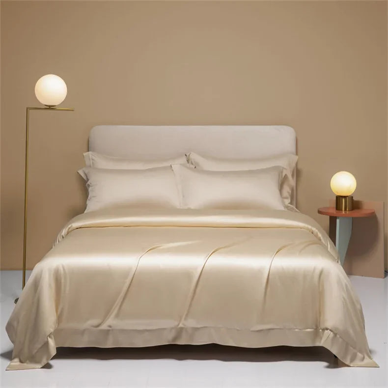 Natural mulberry silk duvet cover in solid color, king size, with smooth, high-quality fabric and elegant design.