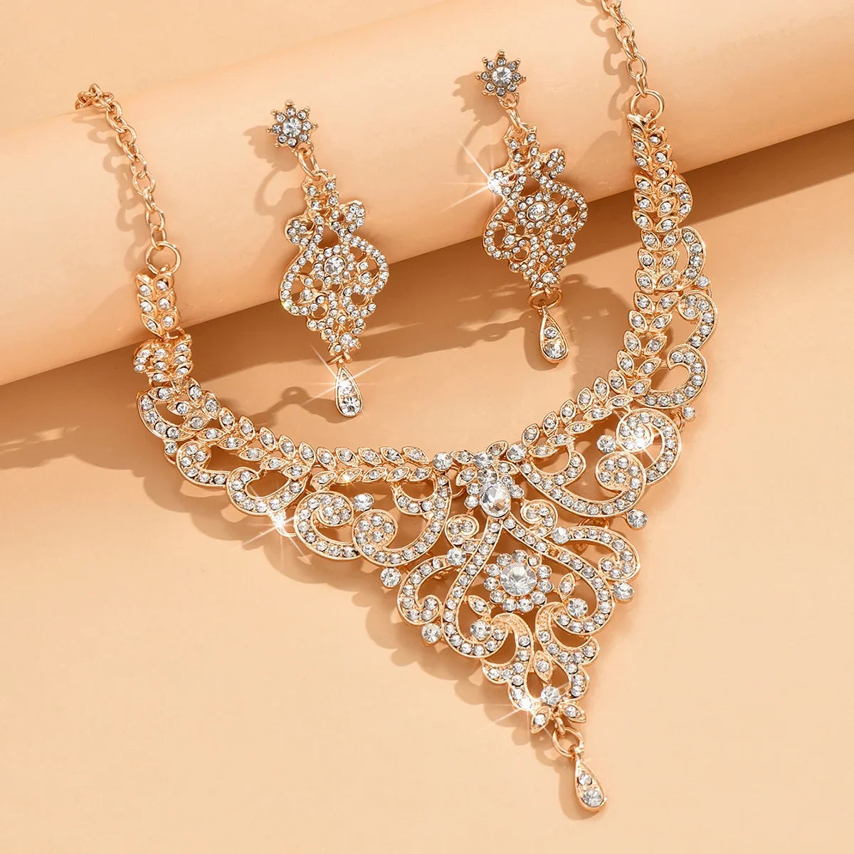 Design sense palace style jewelry set with high-end rhinestone inlaid accessories from 𝕄𝕮 𝕋𝕙𝕖 𝔹𝕝𝕒𝕔𝕜 𝔻𝕚𝕒�