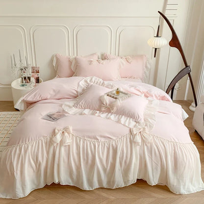 White bedding set with ruffled duvet cover and bedsheets from 𝕄𝕔 𝕋𝕙𝕖 𝔹𝕝𝕒𝕔𝕜 𝔻𝕚𝕒𝕞�
