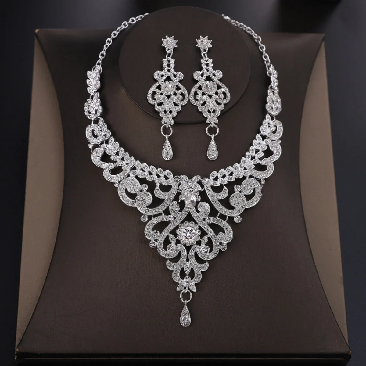 Design Sense Palace Style jewelry set by 𝕄𝕔 𝕋𝕙𝕖 𝔹𝕝𝕒𝕔𝕜 𝔻𝕚𝕒𝕞𝕠𝕟�