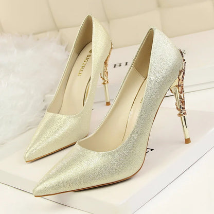 Women’s black leather low heels from MC The Black Diamonds, featuring a sleek pure color design and classic heel style.