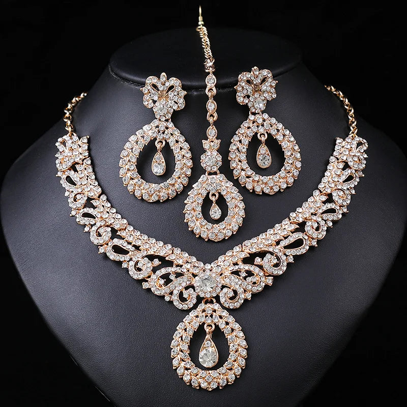 Vintage necklace set by 𝕄𝕔 𝕋𝕙𝕖 𝔹𝕝𝕒𝕔𝕜 𝔻𝕚𝕒𝕞𝕠𝕟𝕕�