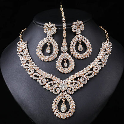 Vintage necklace set by 𝕄𝕔 𝕋𝕙𝕖 𝔹𝕝𝕒𝕔𝕜 𝔻𝕚𝕒𝕞𝕠𝕟𝕕�