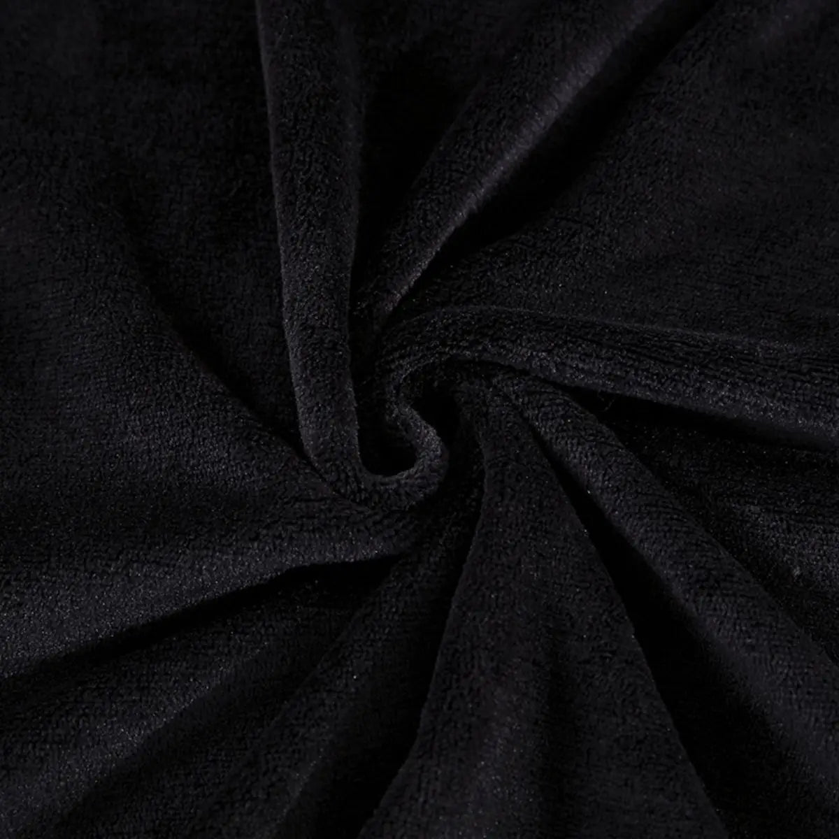 Solid color fleece blanket from MC The Black Diamonds, featuring thickened fleece for warmth and comfort.