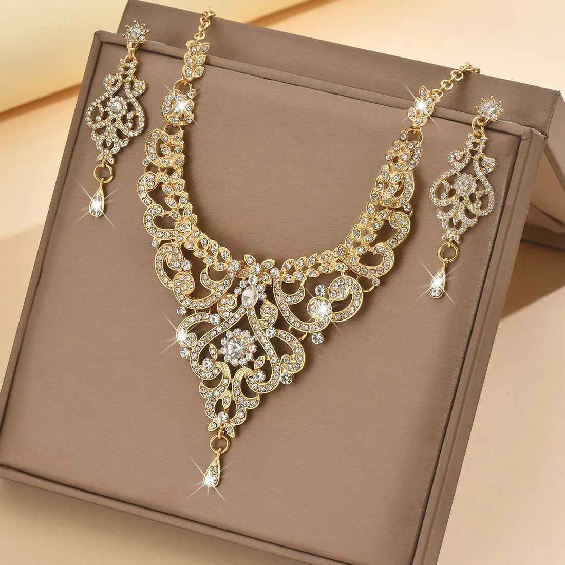 Design sense palace style jewelry set by 𝕄𝕮 𝕋𝕙𝕖 𝔹𝕝𝕒𝕔𝕜 𝔻𝕚𝕒𝕞𝕠𝕟�
