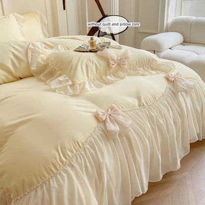 White bedding set with ruffled duvet cover from 𝕄𝕔 𝕋𝕙𝕖 𝔹𝕝𝕒𝕔𝕜 𝔻𝕚𝕒𝕞𝕠�