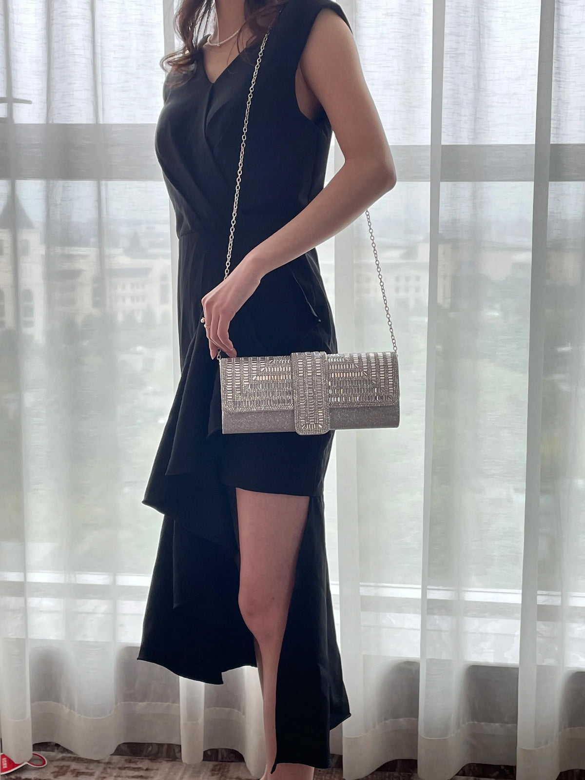 MC THE BLACK DIAMOND crystal handbag armpit chain for wedding or party, stylish accessory with elegant design and sparkling crystals.