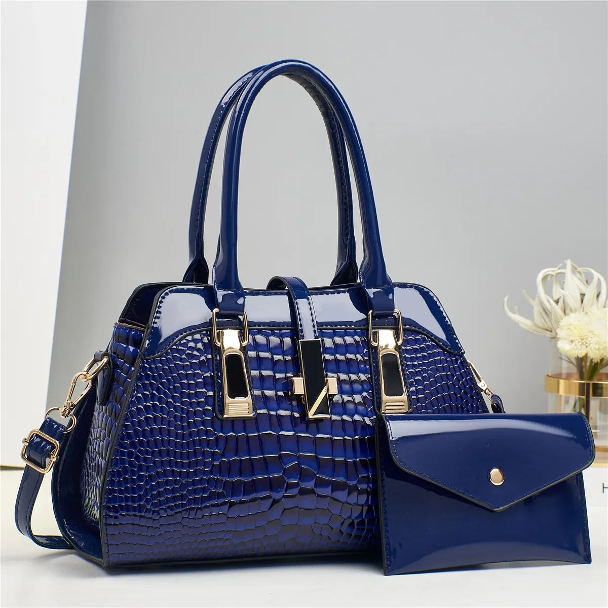 Luxury 𝕄𝕔 𝕋𝕙𝕖 𝔹𝕝𝕒𝕔𝕜 𝔻𝕚𝕒𝕞𝕠𝕟𝕕 crocodile leather tote