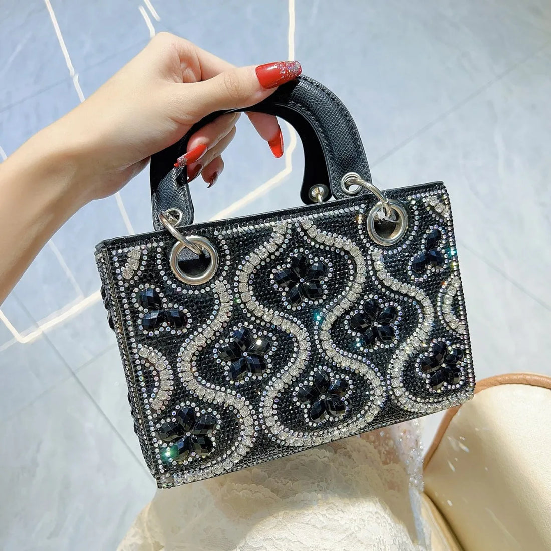 Handmade light luxury women’s evening handbag designed as a stylish scarf by 𝕸𝖔𝖍𝖆𝖒𝖒𝖆𝖉 ♛ 𝕮𝖔𝖑𝖑𝖊𝖈