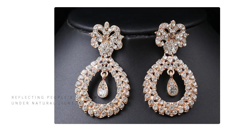 Vintage necklace set with black diamond accents from 𝕄𝕔 𝕋𝕙𝕖 𝔹𝕝𝕒𝕔𝕜 𝔻𝕚𝕒𝕞𝕠𝕟