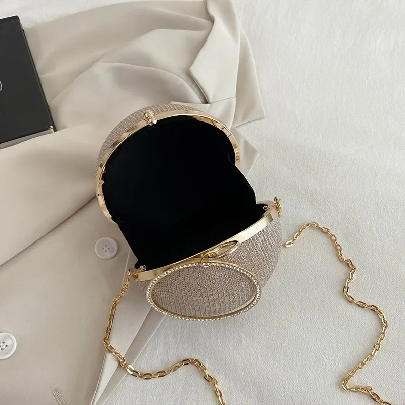 Black hand bag with chain strap for women by 𝕄𝕔 𝕋𝕙𝕖 𝔹𝕝𝕒𝕔𝕜 𝔻𝕚𝕒𝕞𝕠�