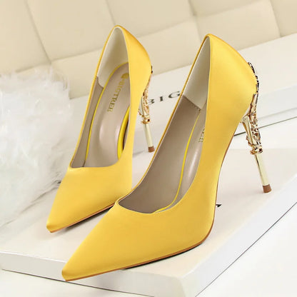 Women’s fashion shoes by MC The Black Diamonds featuring pure color leather low heels, stylish and comfortable for everyday wear.