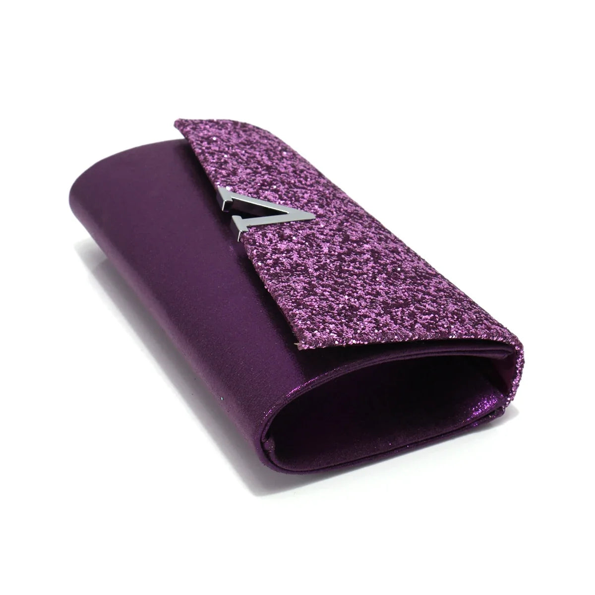 V Design Metal Chain Glamorous Evening Bag by 𝕄𝕔 𝕋𝕙𝕖 𝔹𝕝𝕒𝕔𝕜 𝔻𝕚𝕒𝕞𝕠�