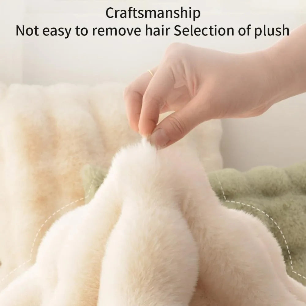 Round washable cat mat with non-slip bottom, pet cushion pad, and insulation for comfortable dog and cat sleeping.