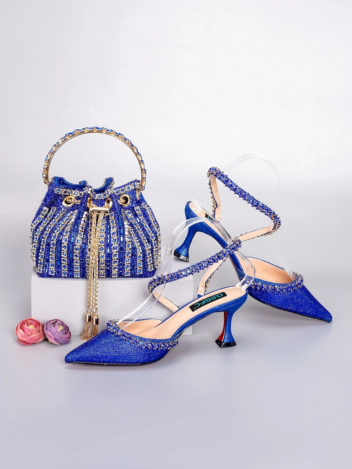 Royal blue MC THE BLACK DIAMOND high heels and metallic bucket bag with drill chain decoration for elegant fashion occasions