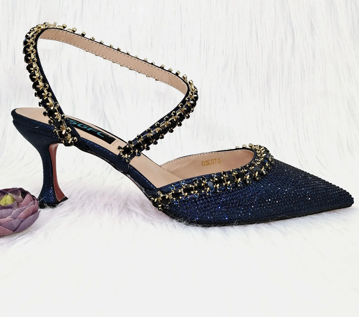 Royal blue MC THE BLACK DIAMOND high heels and metallic bucket bag with drill chain decoration, perfect for fashion events.