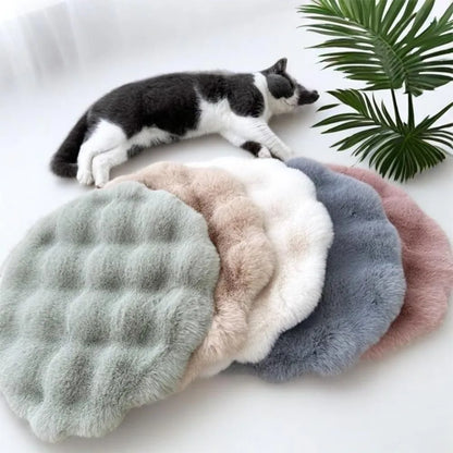 Round washable pet cushion bed with non-slip bottom for cats and dogs, featuring insulation and soft pillow padding.